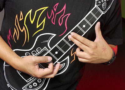 Loot guitarshirt closeup