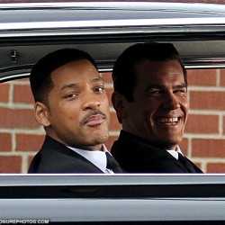 MEN IN BLACK III: Michael Stuhlbarg Joins The Cast; Pictures of Smith and Brolin On Set