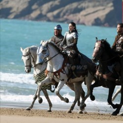 Snow White and the Huntsman: Set Pics and Video of a Battle Ready Kristen Stewart