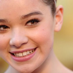 Hailee Steinfeld to Star In Adaptation of Sci-Fi Novel FORGOTTEN