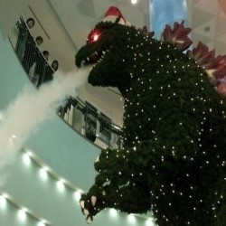 Pic of the Day: Godzilla Celebrates Christmas, Terrorizes Tokyo