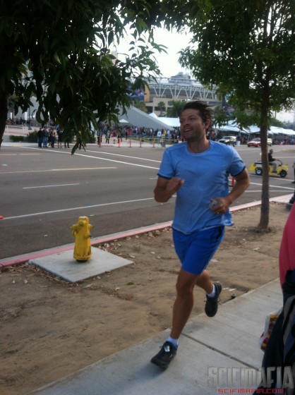 Supernatural SDCC 2013 Misha Collins jogging