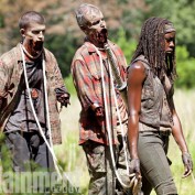 The Walking Dead s4B EW 02 Michonne pets