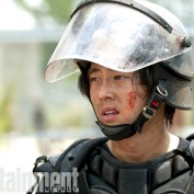 The Walking Dead s4B EW 05 Glenn riot gear