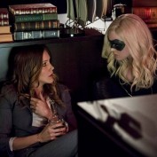 Arrow 217 007 Laurel and Black Canary