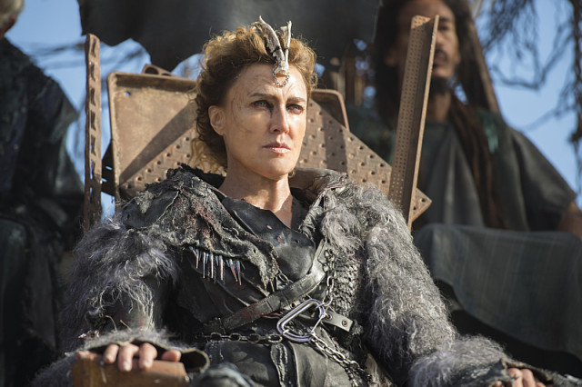 The 100 -- "Watch The Thrones" -- ImageÃÂ HU304a_0014 -- Pictured: Brenda Strong as Nia -- Credit: Cate Cameron/The CW -- ÃÂ© 2016 The CW Network, LLC. All Rights Reserved