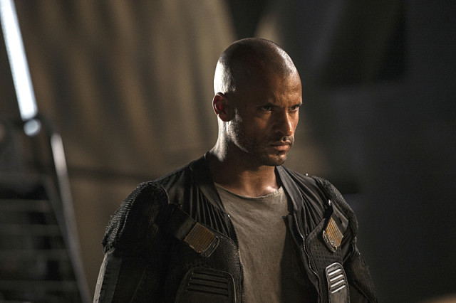 The 100 -- "Watch The Thrones" -- ImageÃÂ HU304b_0122 -- Pictured: Ricky Whittle as Lincoln -- Credit: Cate Cameron/The CW -- ÃÂ© 2016 The CW Network, LLC. All Rights Reserved