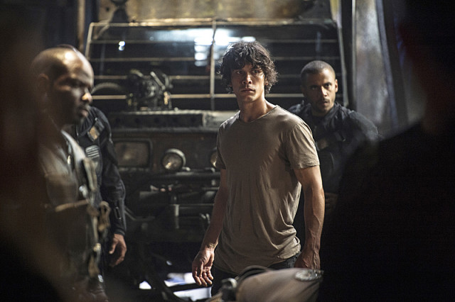 The 100 -- "Watch The Thrones" -- ImageÃÂ HU304b_0242 -- Pictured (L-R): Bob Morley as Bellamy and Jarod Joseph as Miller -- Credit: Cate Cameron/The CW -- ÃÂ© 2016 The CW Network, LLC. All Rights Reserved