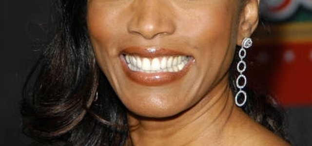 Angela Bassett Is Amanda Waller In GREEN LANTERN