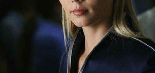 V: Morena Baccarin Reveals Her Reptilian Side