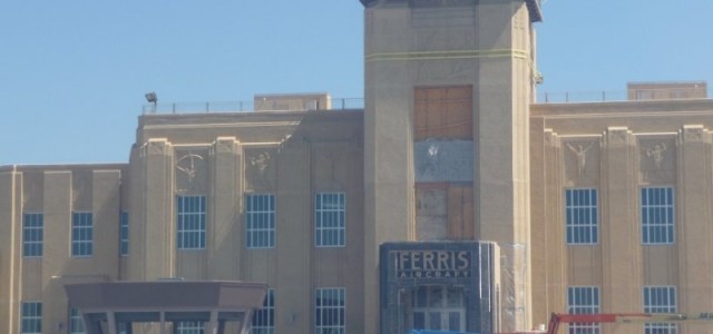 GREEN LANTERN: Ferris Aircraft Set Picture