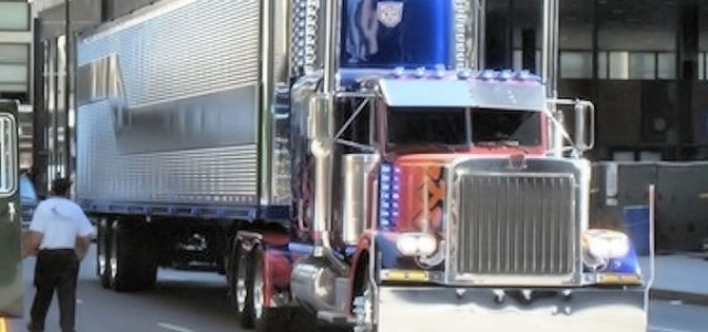 Transformers 3: Set Video – Prime Rolls Through Chicago, Sh!t Blows Up and Men Fly