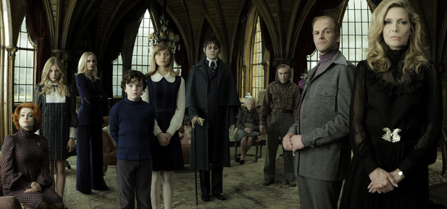 Dark Shadows: First Official Look at the Entire Cast