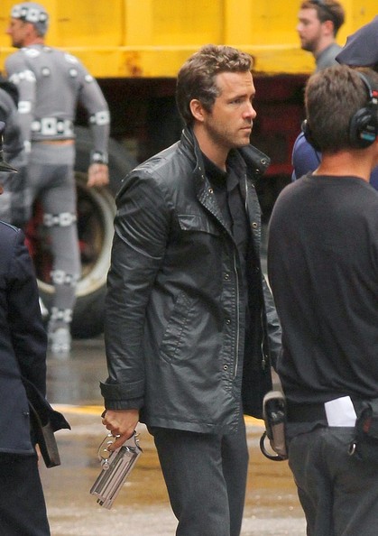 Ryan Reynolds and Jeff Bridges Are Locked and Loaded On the Set of R.I ...