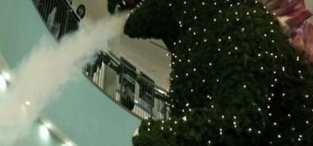Pic of the Day: Godzilla Celebrates Christmas, Terrorizes Tokyo